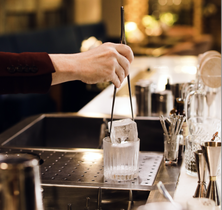 L'art du glaçon, le Barman